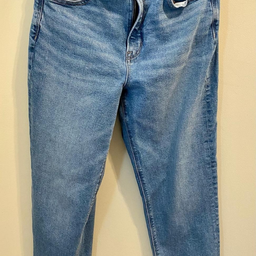 American Eagle Mom Jeans